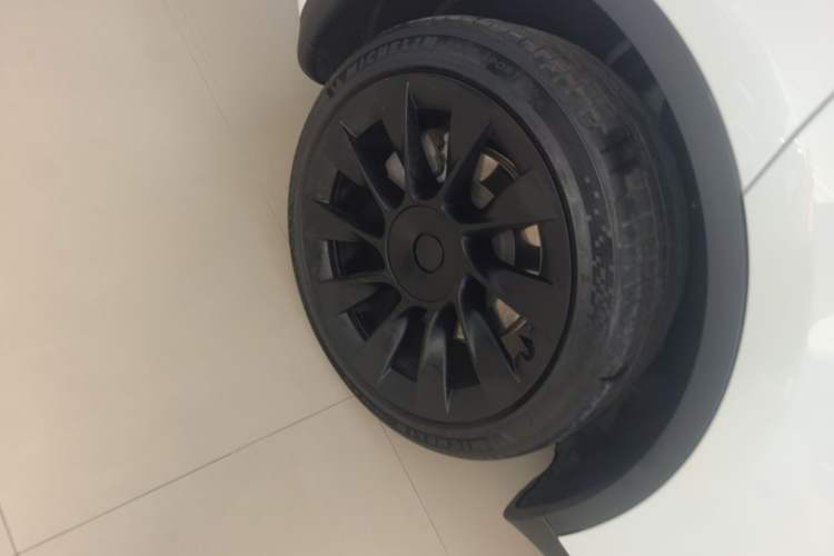 Used Tesla Model Y 2022 Revised Version Long-Range All-Wheel Drive Right Rear Wheel Hub