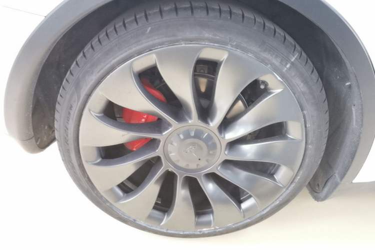 Used Tesla Model Y 2022 Performance High-Performance All-Wheel-Drive Version Right Rear Wheel Hub