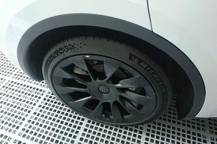 Used Tesla Model Y 2022 Revised Version Rear-Wheel Drive Right Rear Wheel Hub
