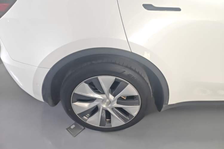 Used Tesla Model Y 2022 Rear-Wheel-Drive Version Right Rear Wheel Hub