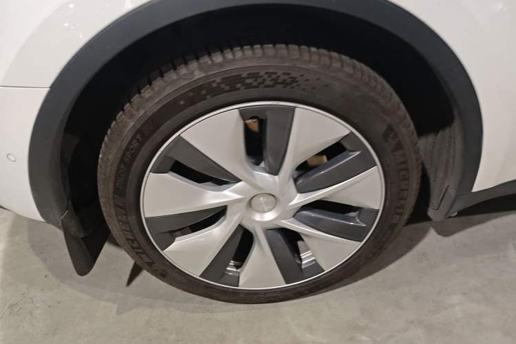 Used Tesla Model Y 2022 Revised Version Long-Range All-Wheel Drive Right Rear Wheel Hub
