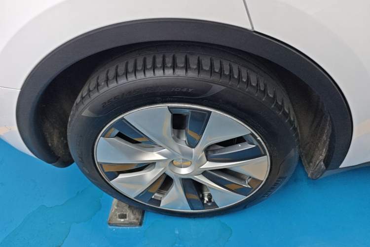 Used Tesla Model Y 2022 Revised Version Rear-Wheel Drive Right Rear Wheel Hub
