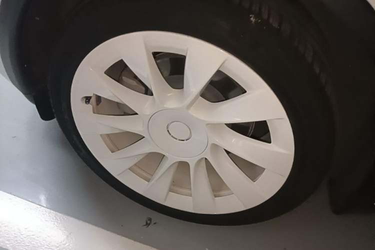 Used Tesla Model Y 2022 Rear-Wheel-Drive Version Right Rear Wheel Hub