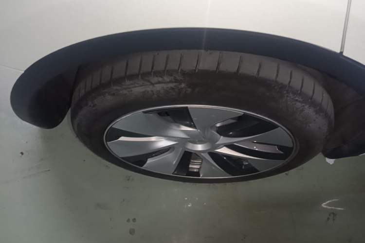 Used Tesla Model Y 2022 Revised Version Long-Range All-Wheel Drive Right Rear Wheel Hub