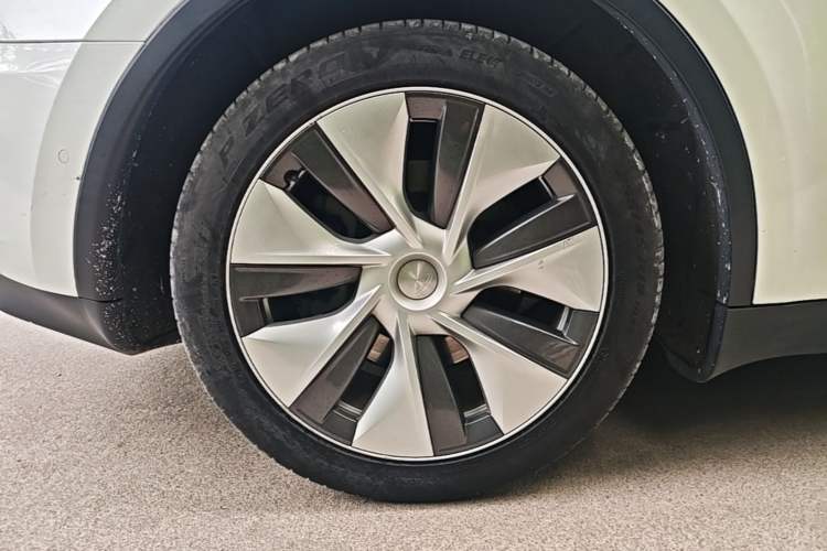Used Tesla Model Y 2022 Rear-Wheel-Drive Version Right Rear Wheel Hub