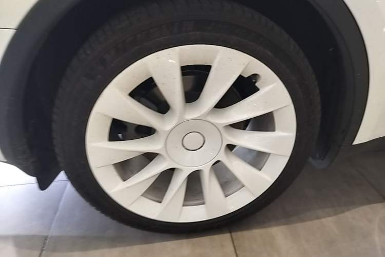 Used Tesla Model Y 2022 Rear-Wheel-Drive Version Right Rear Wheel Hub