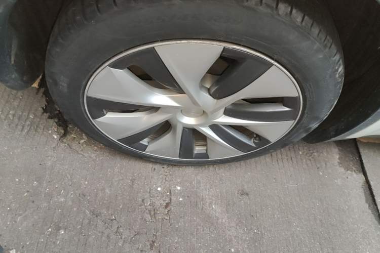 Used Tesla Model Y 2022 Rear-Wheel-Drive Version Right Rear Wheel Hub