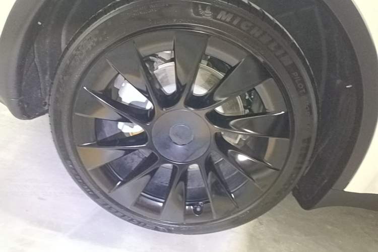 Used Tesla Model Y 2022 Revised Version Rear-Wheel Drive Right Rear Wheel Hub