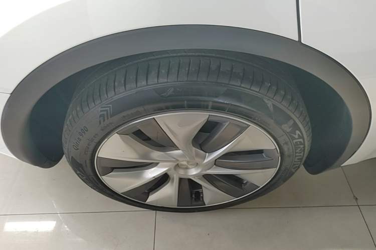 Used Tesla Model Y 2022 Rear-Wheel-Drive Version Right Rear Wheel Hub