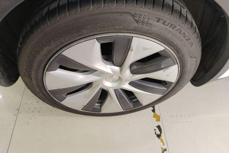 Used Tesla Model Y 2022 Revised Version Rear-Wheel Drive Right Rear Wheel Hub