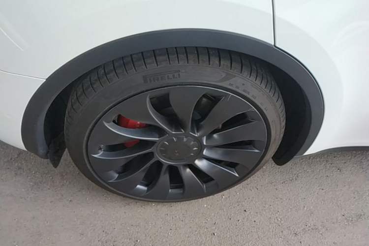 Used Tesla Model Y 2022 Performance High-Performance All-Wheel-Drive Version Right Rear Wheel Hub