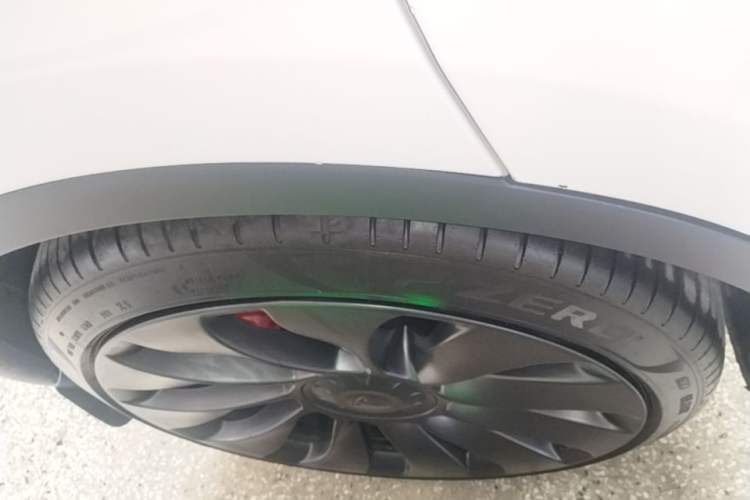 Used Tesla Model Y 2022 Performance High-Performance All-Wheel-Drive Version Right Rear Wheel Hub