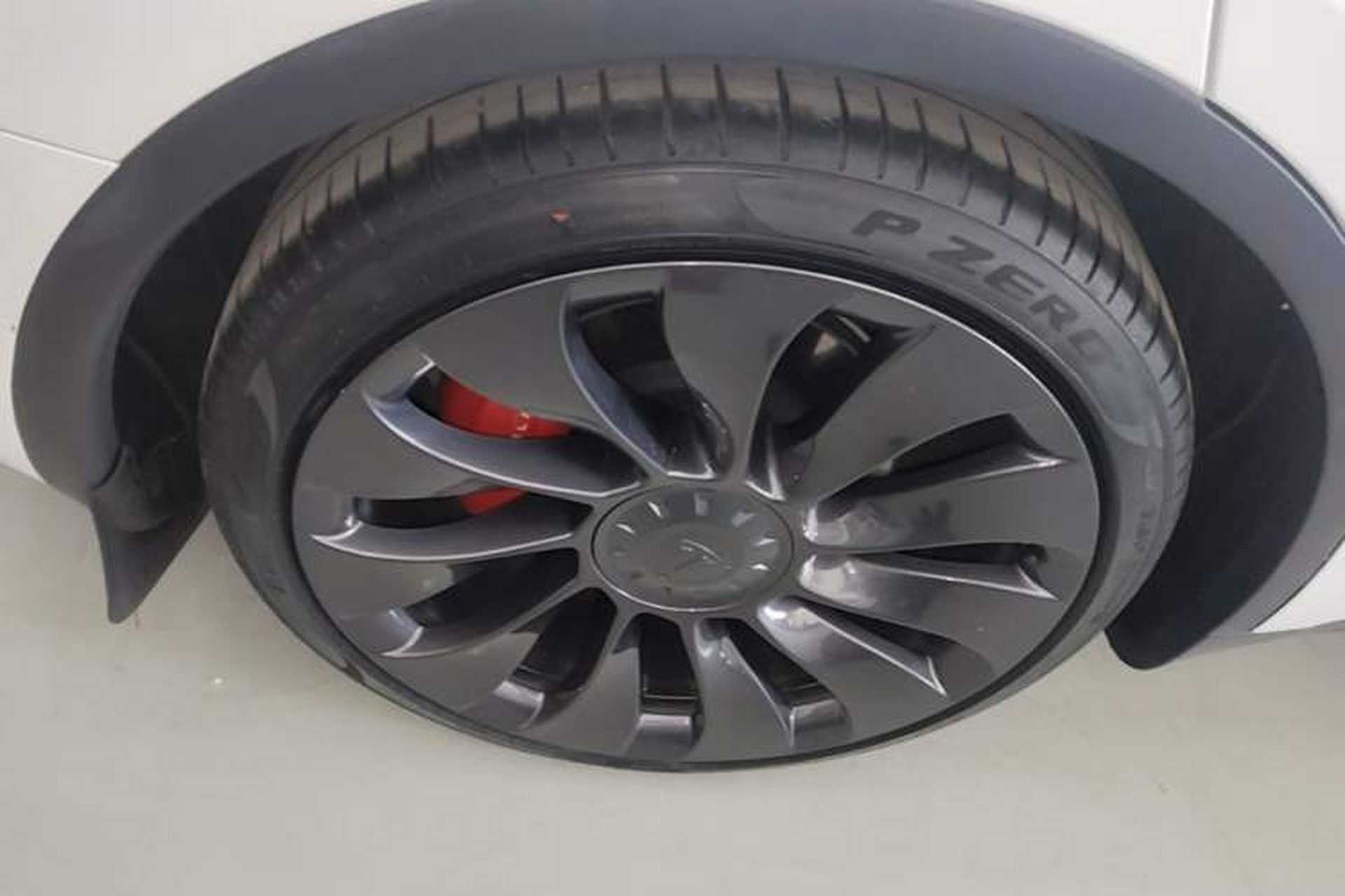 Used Tesla Model Y 2022 Performance High-Performance All-Wheel-Drive Version Right Rear Wheel Hub