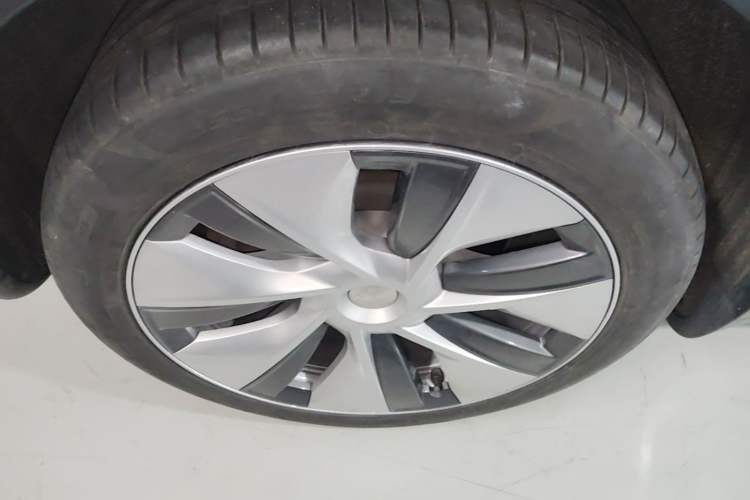 Used Tesla Model Y 2022 Revised Version Rear-Wheel Drive Right Rear Wheel Hub