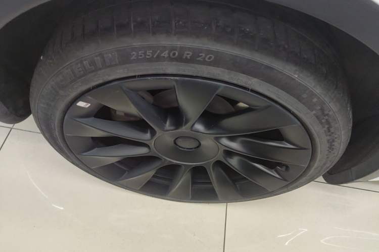 Used Tesla Model Y 2022 Rear-Wheel-Drive Version Right Rear Wheel Hub