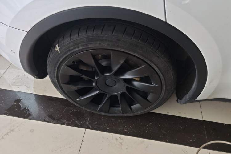 Used Tesla Model Y 2022 Rear-Wheel-Drive Version Right Rear Wheel Hub