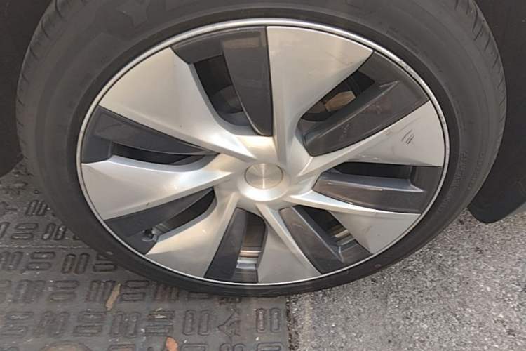 Used Tesla Model Y 2022 Revised Version Rear-Wheel Drive Right Rear Wheel Hub