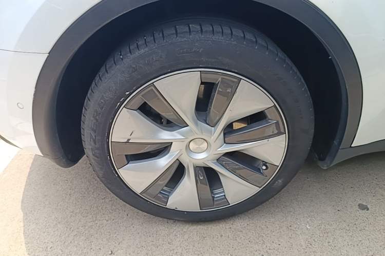 Used Tesla Model Y 2022 Rear-Wheel-Drive Version Right Rear Wheel Hub