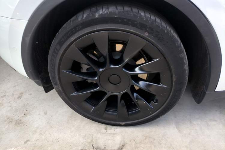Used Tesla Model Y 2022 Rear-Wheel-Drive Version Right Rear Wheel Hub