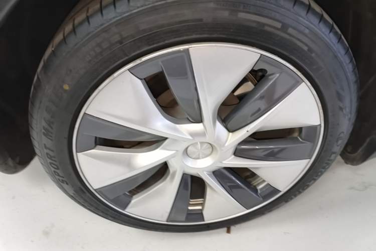 Used Tesla Model Y 2022 Revised Version Long-Range All-Wheel Drive Right Rear Wheel Hub