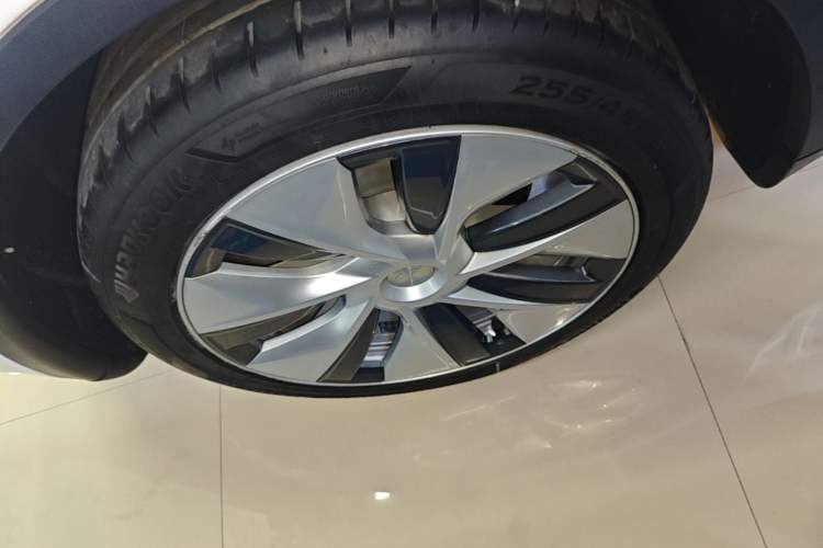 Used Tesla Model Y 2022 Revised Version Long-Range All-Wheel Drive Right Rear Wheel Hub