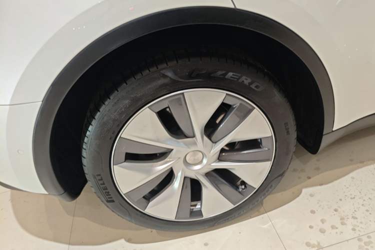 Used Tesla Model Y 2022 Rear-Wheel-Drive Version Right Rear Wheel Hub