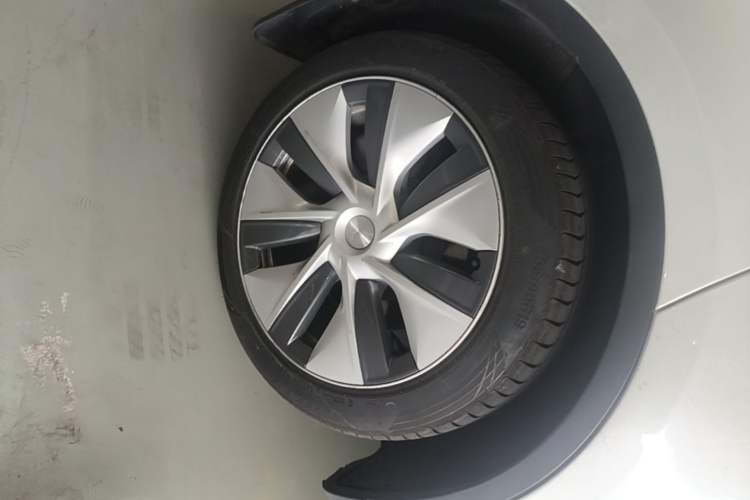 Used Tesla Model Y 2022 Rear-Wheel-Drive Version Right Rear Wheel Hub