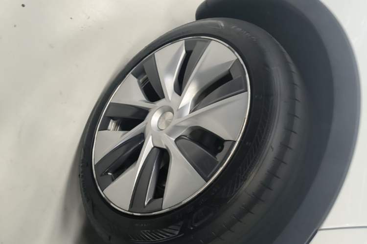Used Tesla Model Y 2022 Revised Version Rear-Wheel Drive Right Rear Wheel Hub