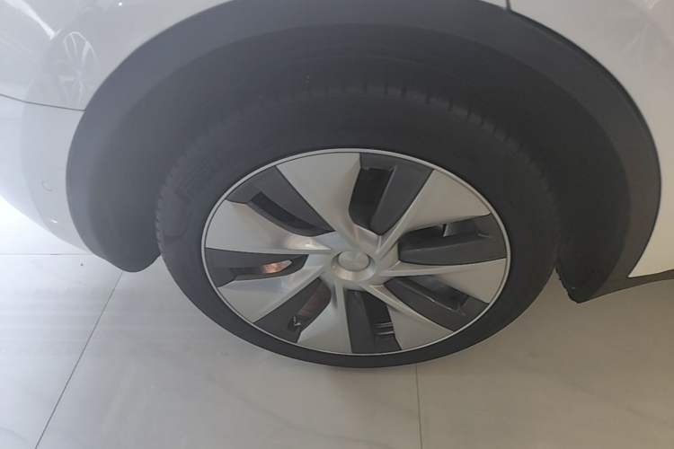 Used Tesla Model Y 2022 Rear-Wheel-Drive Version Right Rear Wheel Hub