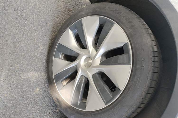 Used Tesla Model Y 2022 Rear-Wheel-Drive Version Right Rear Wheel Hub