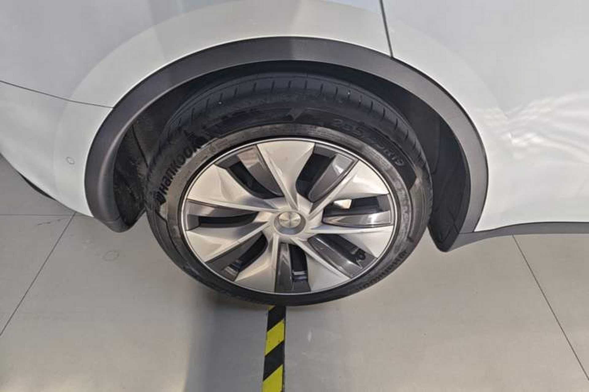 Used Tesla Model Y 2022 Rear-Wheel-Drive Version Right Rear Wheel Hub