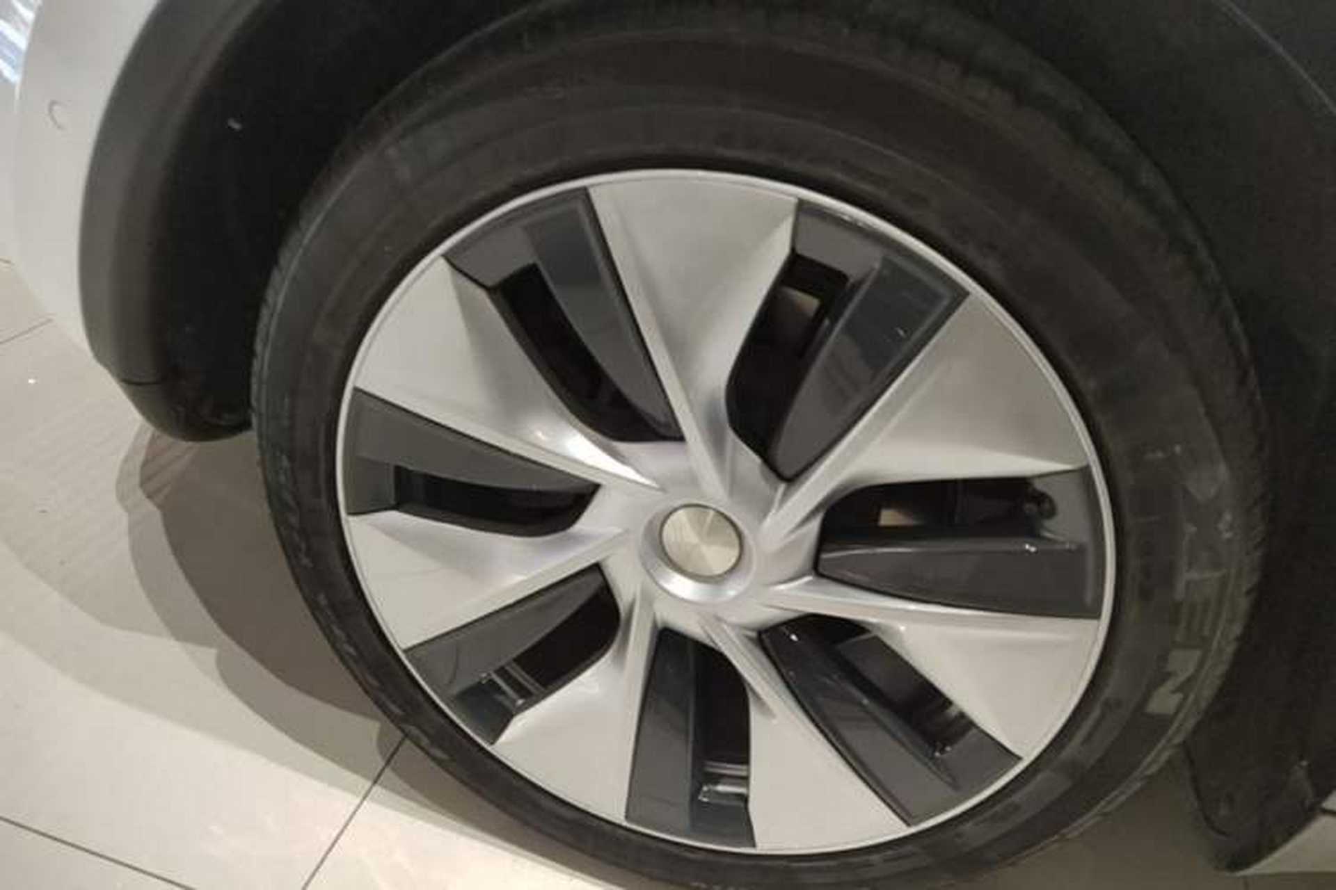 Used Tesla Model Y 2022 Rear-Wheel-Drive Version Right Rear Wheel Hub