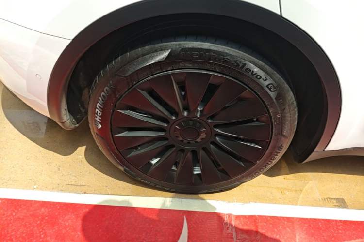 Used Tesla Model Y 2022 Rear-Wheel-Drive Version Right Rear Wheel Hub