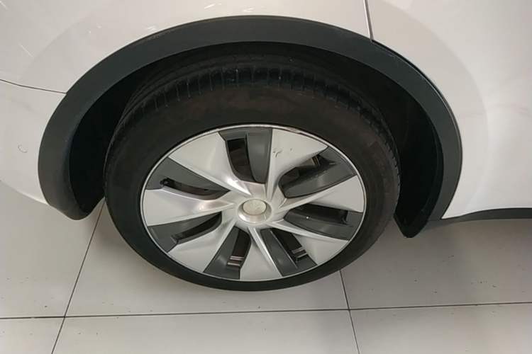 Used Tesla Model Y 2022 Rear-Wheel-Drive Version Right Rear Wheel Hub