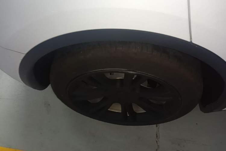 Used Tesla Model Y 2022 Rear-Wheel-Drive Version Right Rear Wheel Hub
