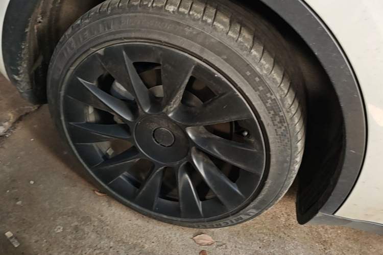 Used Tesla Model Y 2022 Rear-Wheel-Drive Version Right Rear Wheel Hub