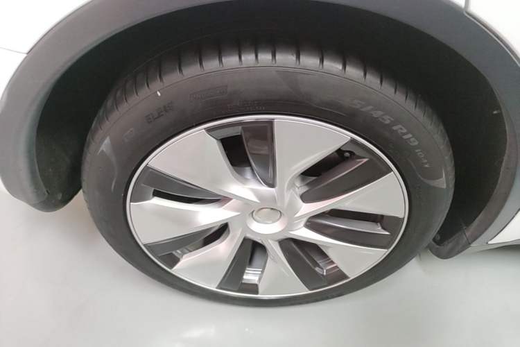 Used Tesla Model Y 2022 Revised Version Rear-Wheel Drive Right Rear Wheel Hub