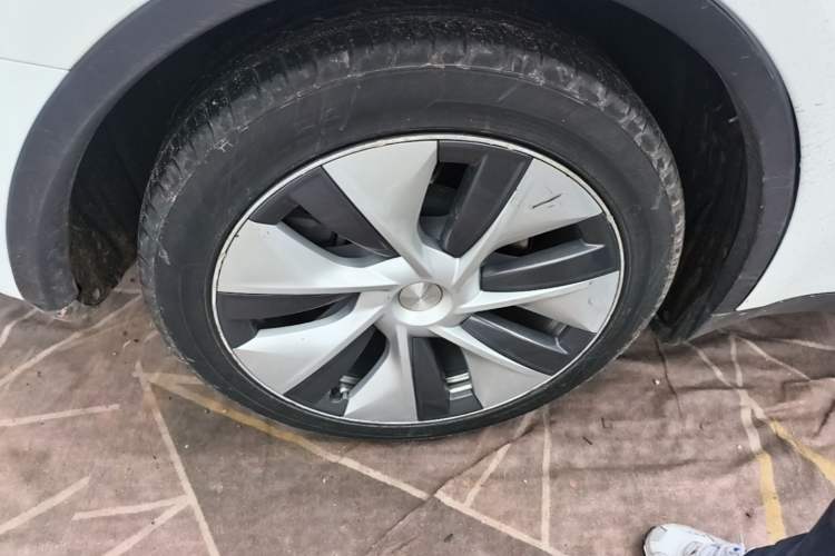 Used Tesla Model Y 2022 Rear-Wheel-Drive Version Right Rear Wheel Hub
