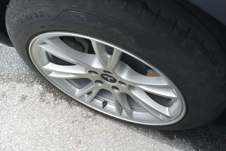 Used Tesla Model Y 2022 Revised Version Rear-Wheel Drive Right Rear Wheel Hub