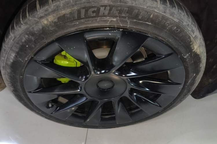 Used Tesla Model Y 2022 Rear-Wheel-Drive Version Right Rear Wheel Hub