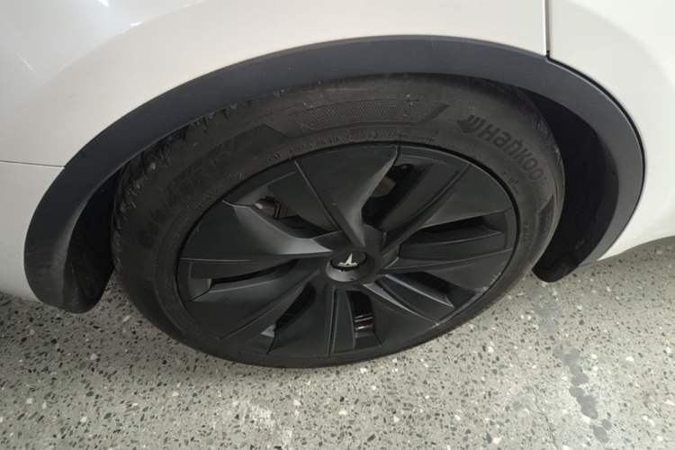 Used Tesla Model Y 2022 Long-Range All-Wheel-Drive Version Right Rear Wheel Hub