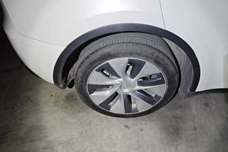Used Tesla Model Y 2022 Revised Version Long-Range All-Wheel Drive Right Rear Wheel Hub