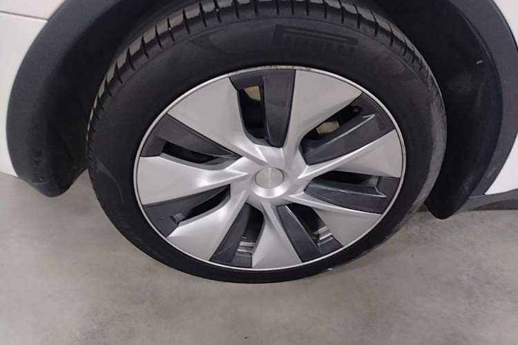 Used Tesla Model Y 2022 Rear-Wheel-Drive Version Right Rear Wheel Hub