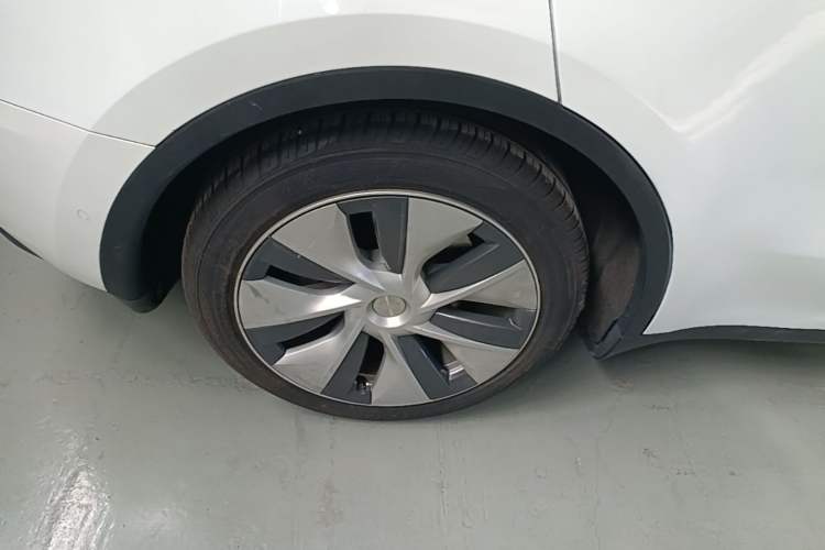 Used Tesla Model Y 2022 Rear-Wheel-Drive Version Right Rear Wheel Hub