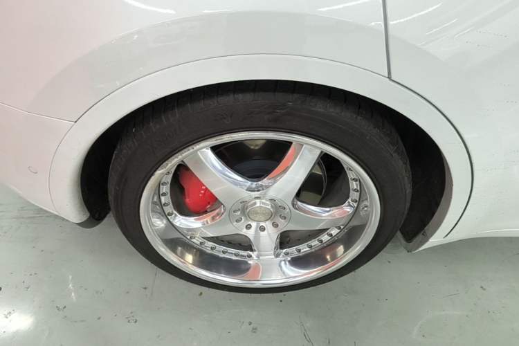 Used Tesla Model Y 2022 Performance High-Performance All-Wheel-Drive Version Right Rear Wheel Hub
