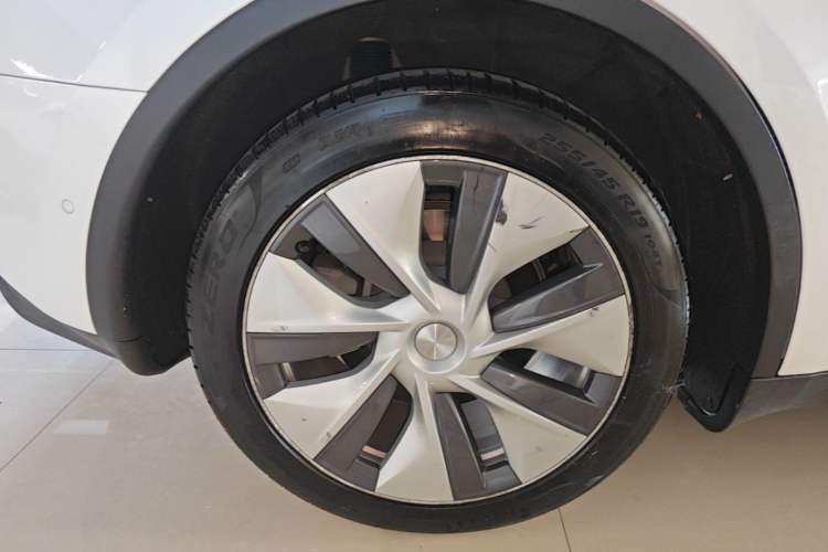 Used Tesla Model Y 2022 Rear-Wheel-Drive Version Right Rear Wheel Hub