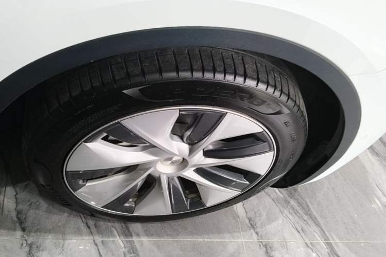 Used Tesla Model Y 2022 Revised Version Rear-Wheel Drive Right Rear Wheel Hub