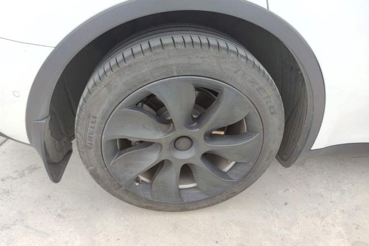 Used Tesla Model Y 2022 Revised Version Long-Range All-Wheel Drive Right Rear Wheel Hub