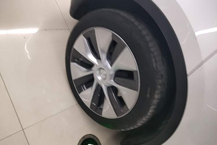 Used Tesla Model Y 2022 Rear-Wheel-Drive Version Right Rear Wheel Hub