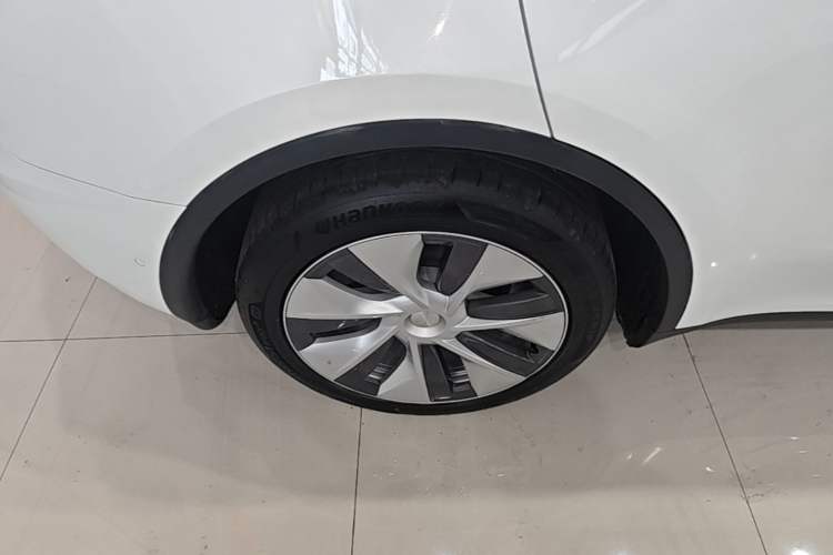 Used Tesla Model Y 2022 Revised Version Rear-Wheel Drive Right Rear Wheel Hub